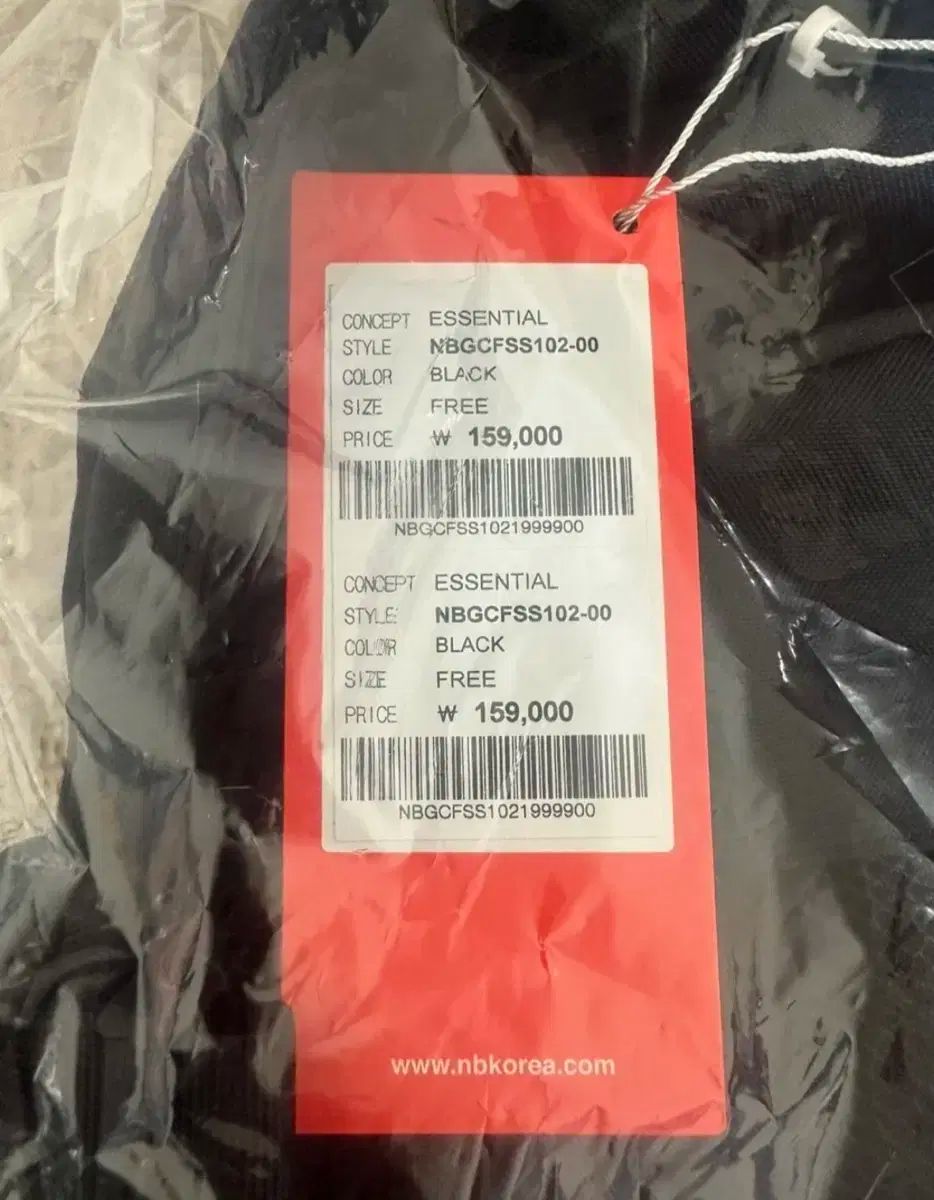 ニューバランス ESSENTIAL バックパック ブラック