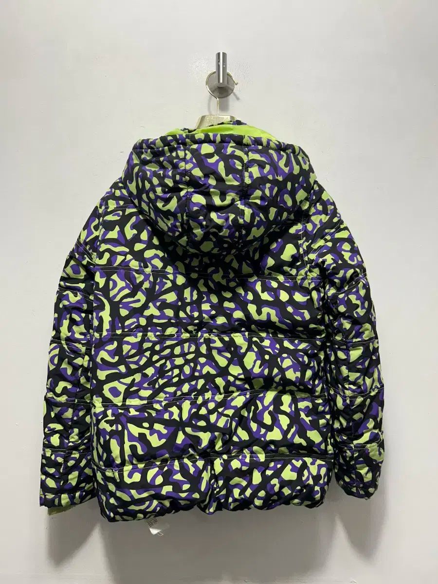 ジョーダン カモフラ パータン ダウン アウター キッズ サイズ150