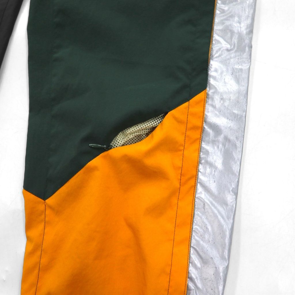 トラックパンツ