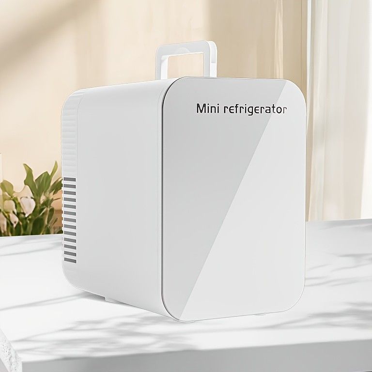 4L大容量＆車載OK ミニ冷蔵庫 AC DC対応 ポータブルクーラー＆ウォーマー 1〜10L対応 1ドア 化粧品 飲料 スキンケア用 寝室 旅行に最適 ホワイト ブラック ピンク ホワイト