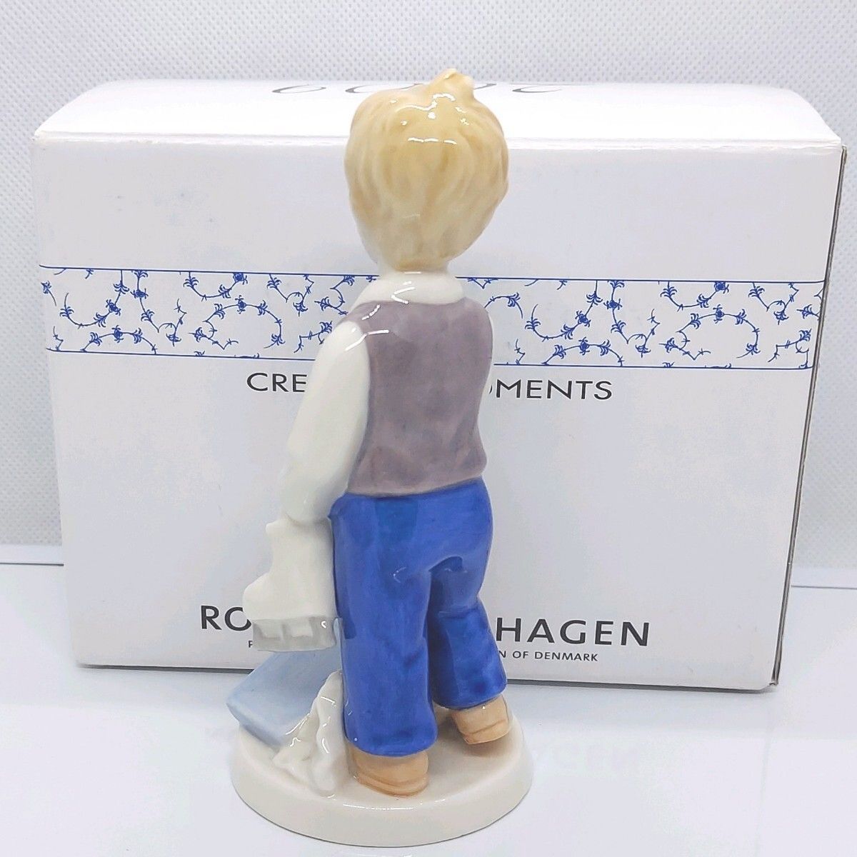 ロイヤルコペンハーゲン 2009年 フィギュリン 少年 スケート靴 ロイヤルコペンハーゲン 2009年 フィギュリン 少年 スケート靴 人形