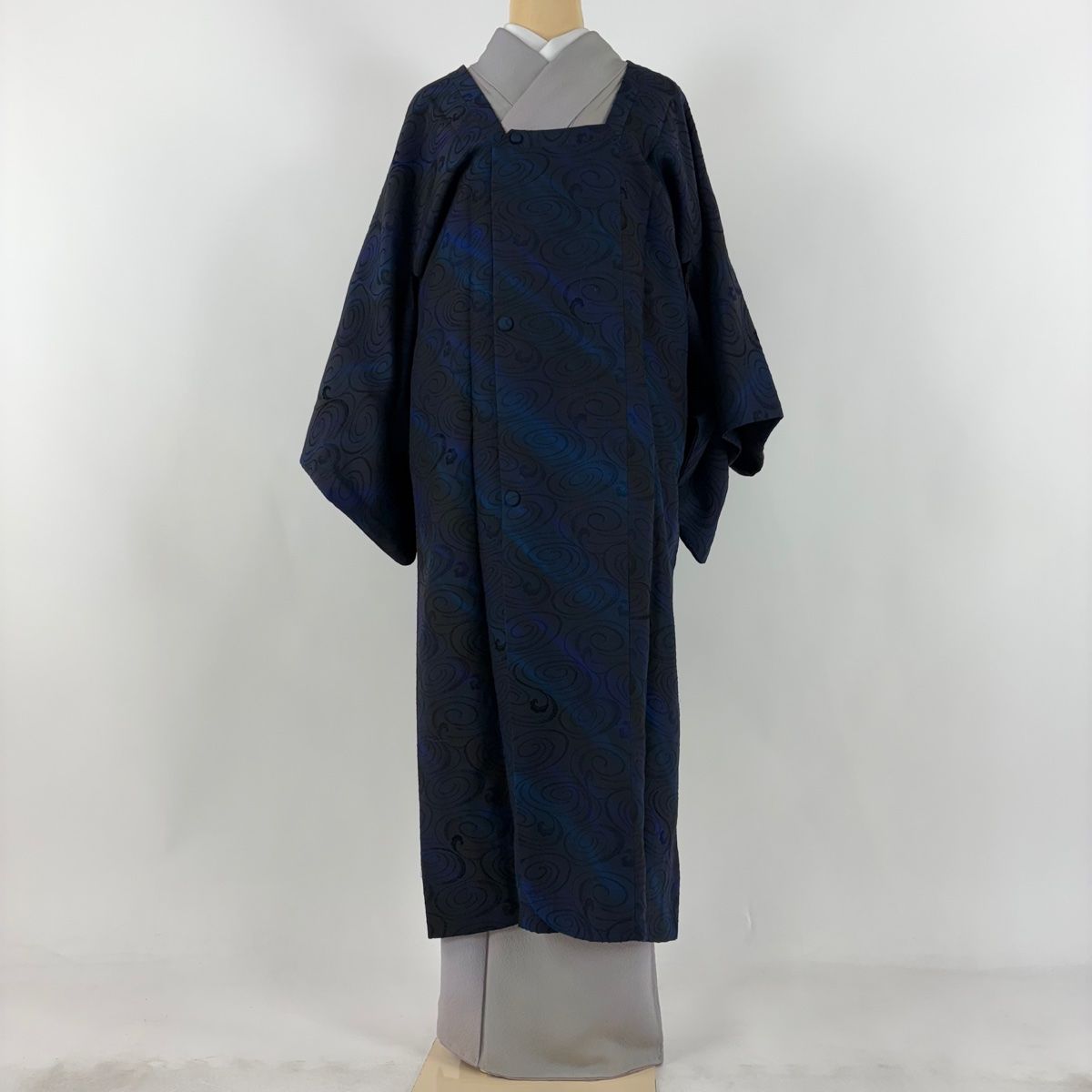 道行 身丈122cm 裄丈65.5cm M 和装コート 角衿 渦巻き 斜めぼかし 青黒 正絹