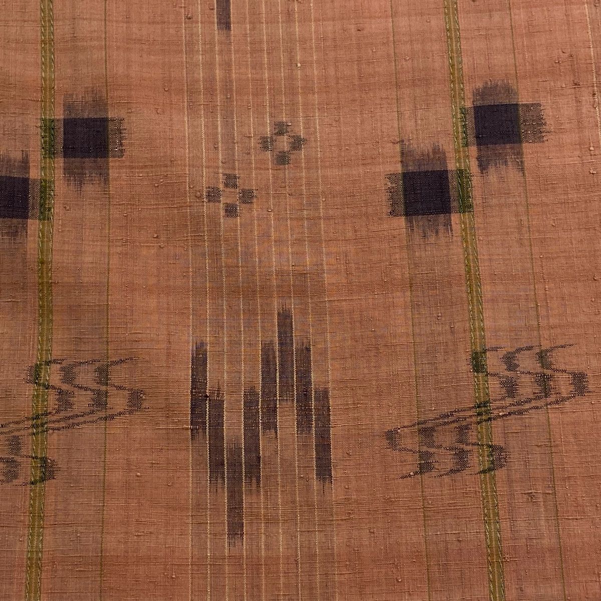 【最安値挑戦】 反物 紬 琉球本紬 流水 縞 薄オレンジ 正絹