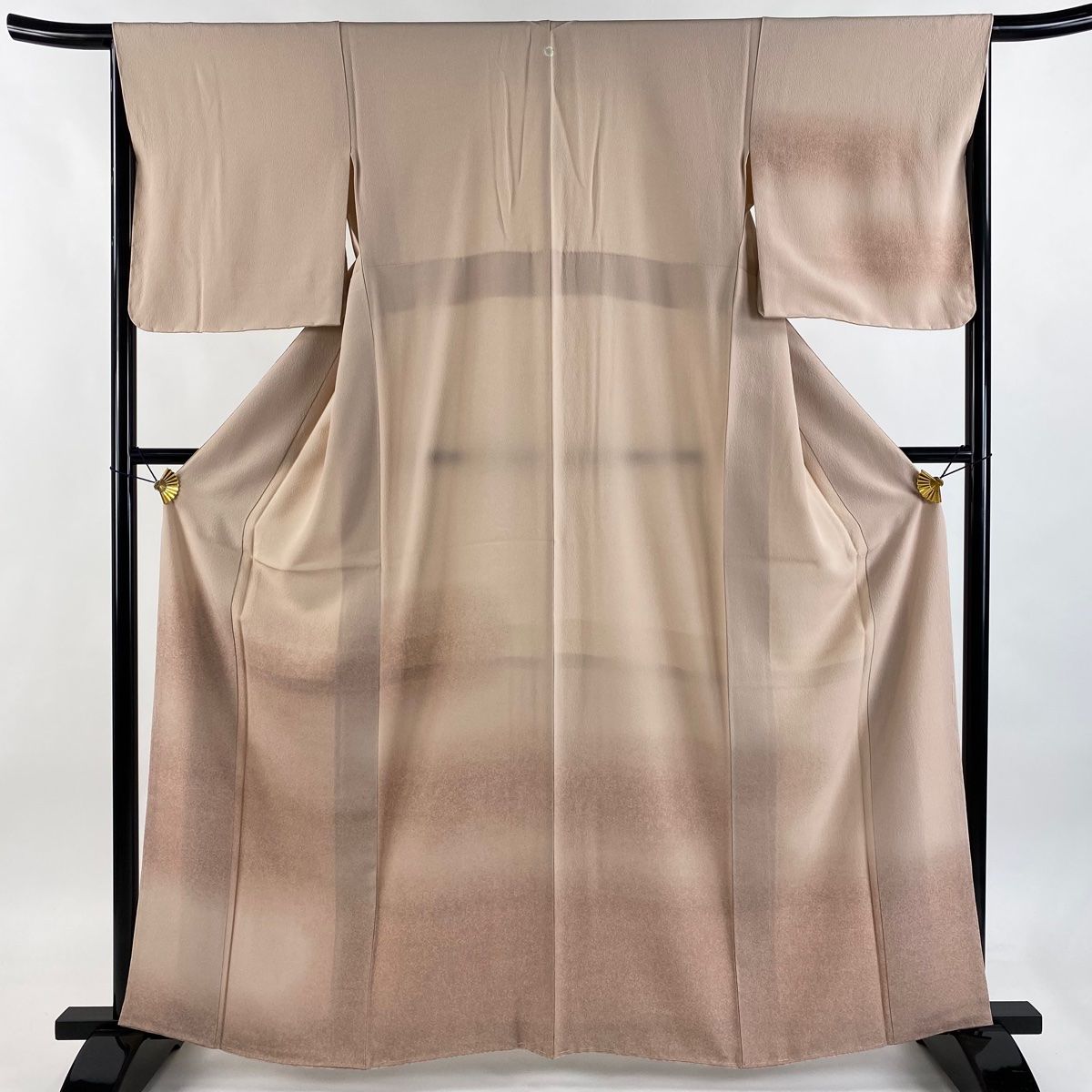 付下げ 身丈163cm 裄丈66cm M 袷 ぼかし柄 縮緬 ピンクベージュ 正絹 秀品 一つ紋