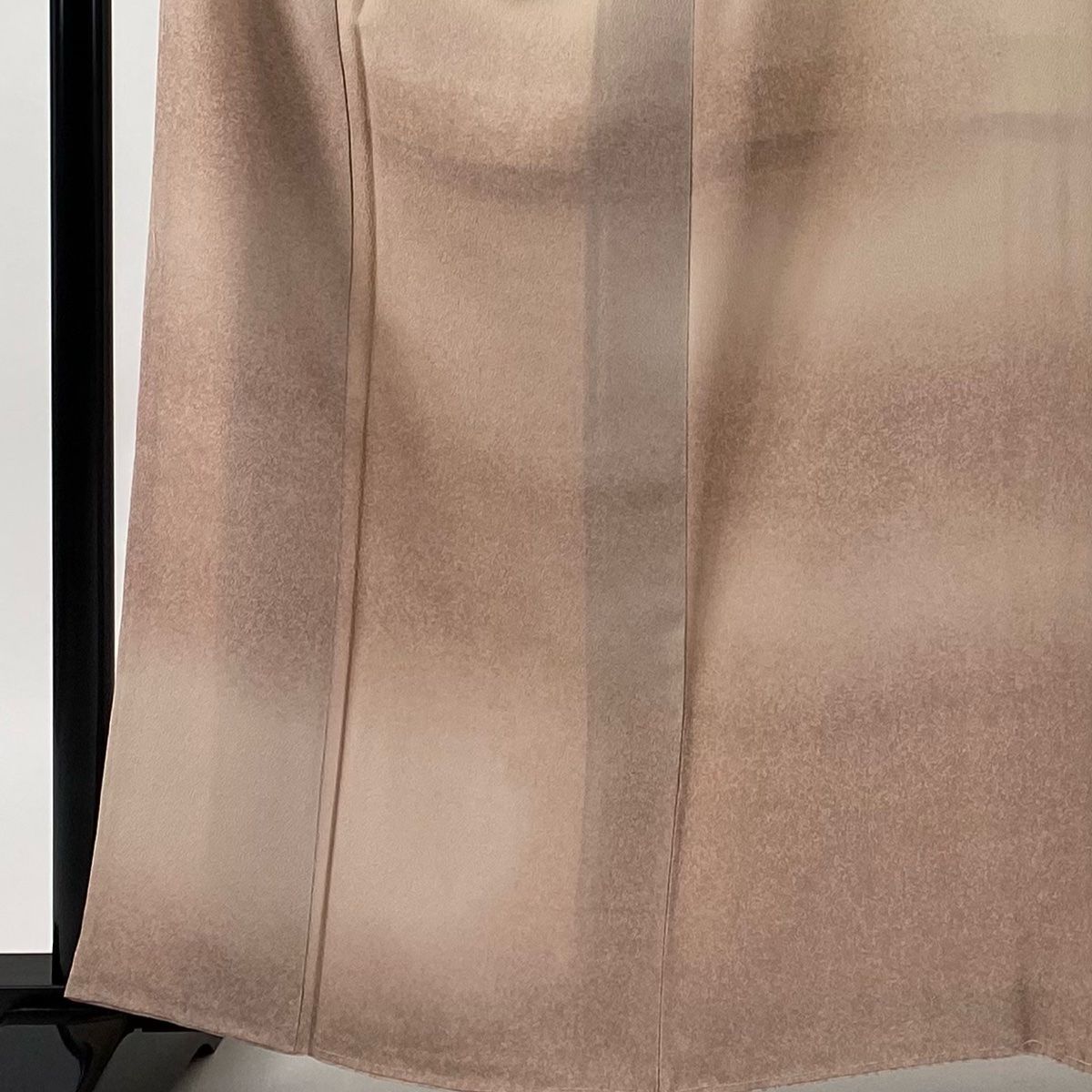 付下げ 身丈163cm 裄丈66cm M 袷 ぼかし柄 縮緬 ピンクベージュ 正絹 秀品 一つ紋