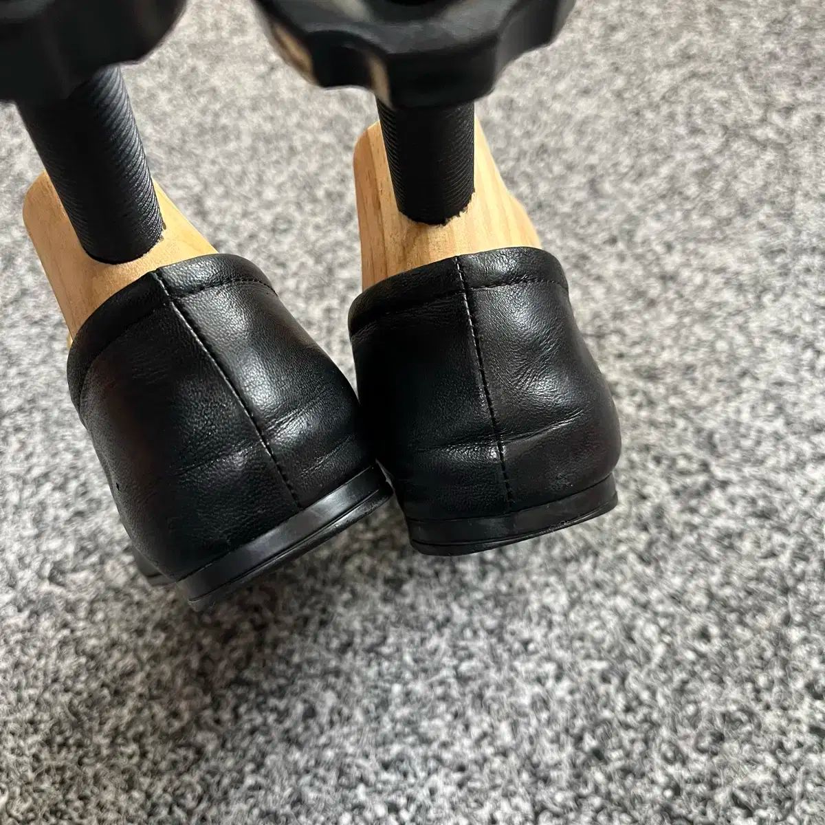 フラットシューズ