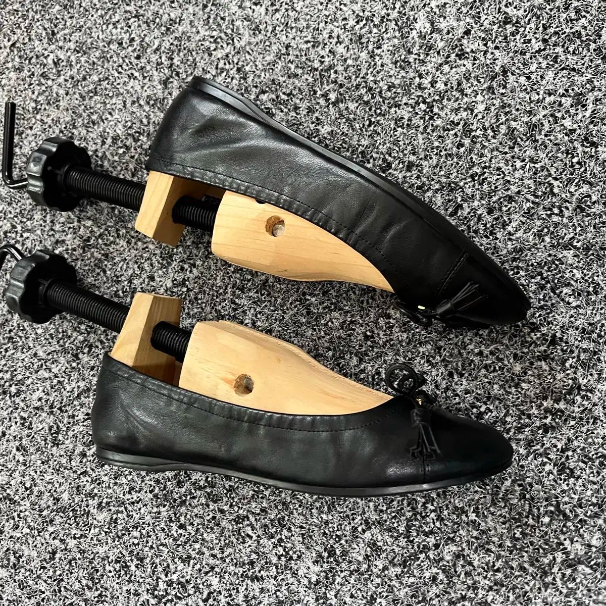 プラダ ブラック リボン フラットシューズ 37