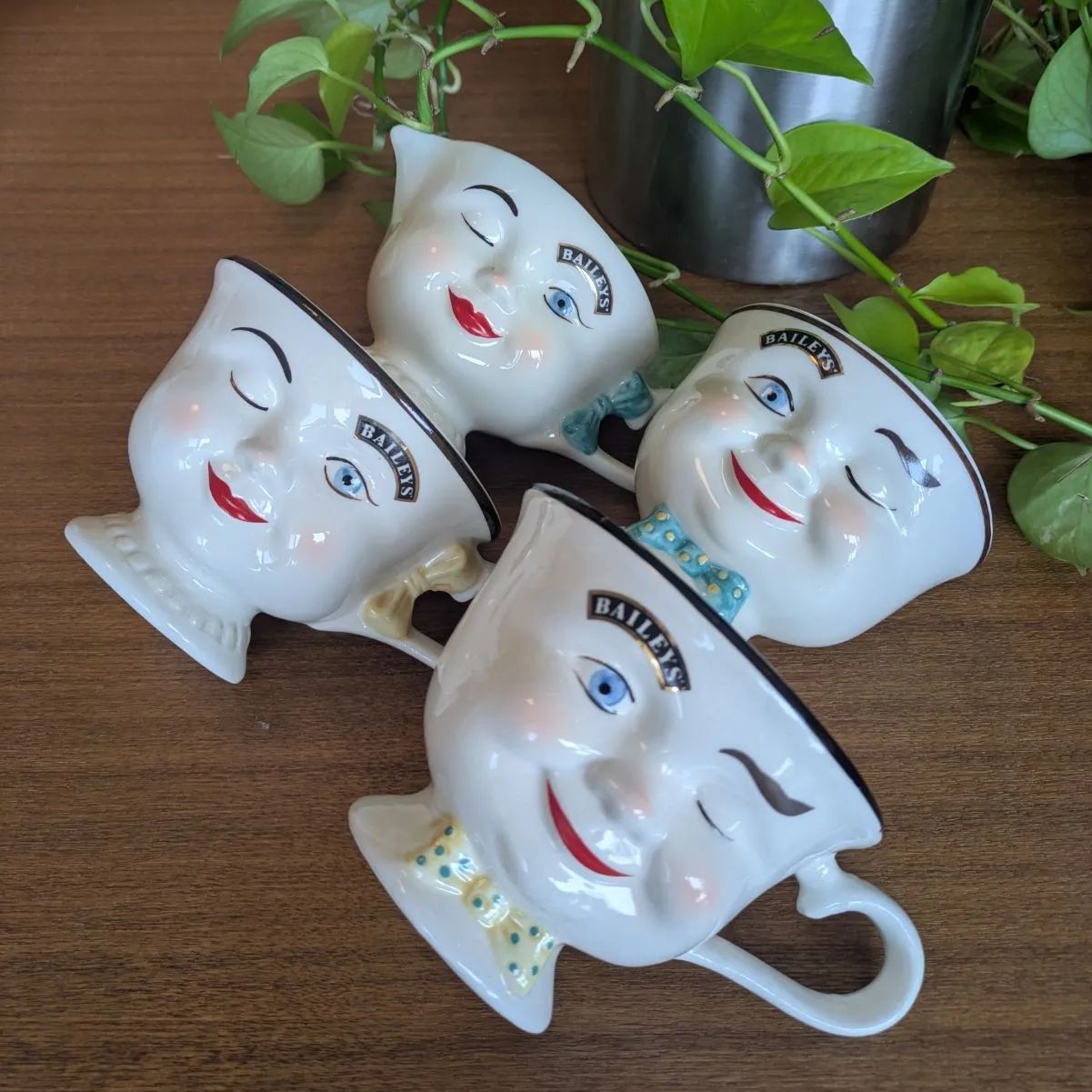 ベイリーズ Baileys ウィンキングフェイスカップ 4点セット アンティーク