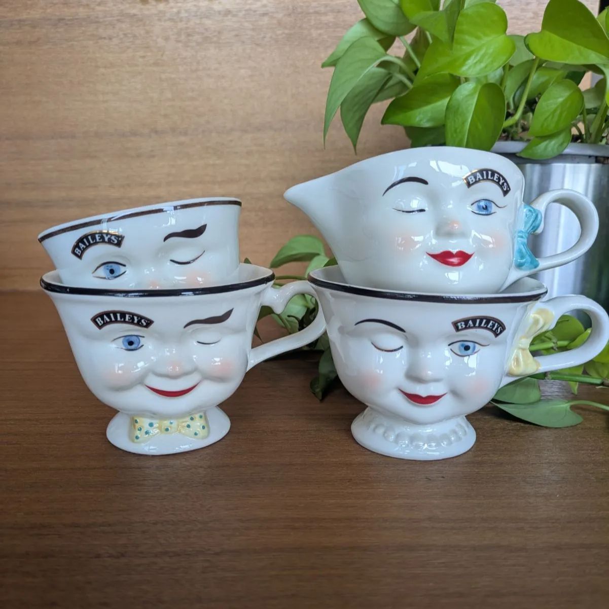 ウィンキングフェイスカップ 4点セット