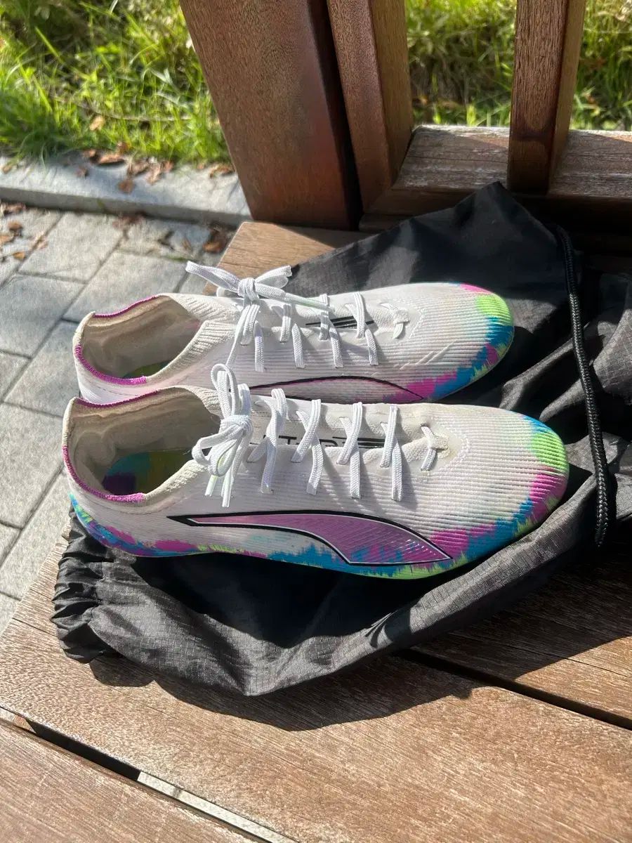 プーマ サッカーシューズ 白 COLOR