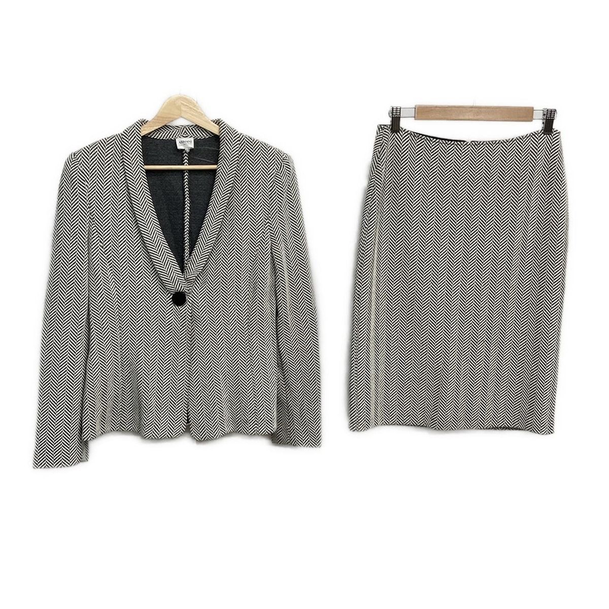 ARMANICOLLEZIONI アルマーニコレッツォーニ スカートセットアップ レディース - 白×黒 長袖||春 秋物|ヘリンボーン