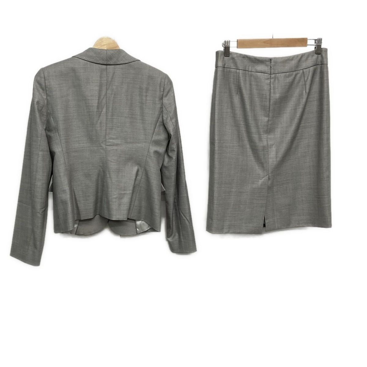 ARMANICOLLEZIONI アルマーニコレッツォーニ スカートスーツ レディース - グレー 長袖 春 秋物