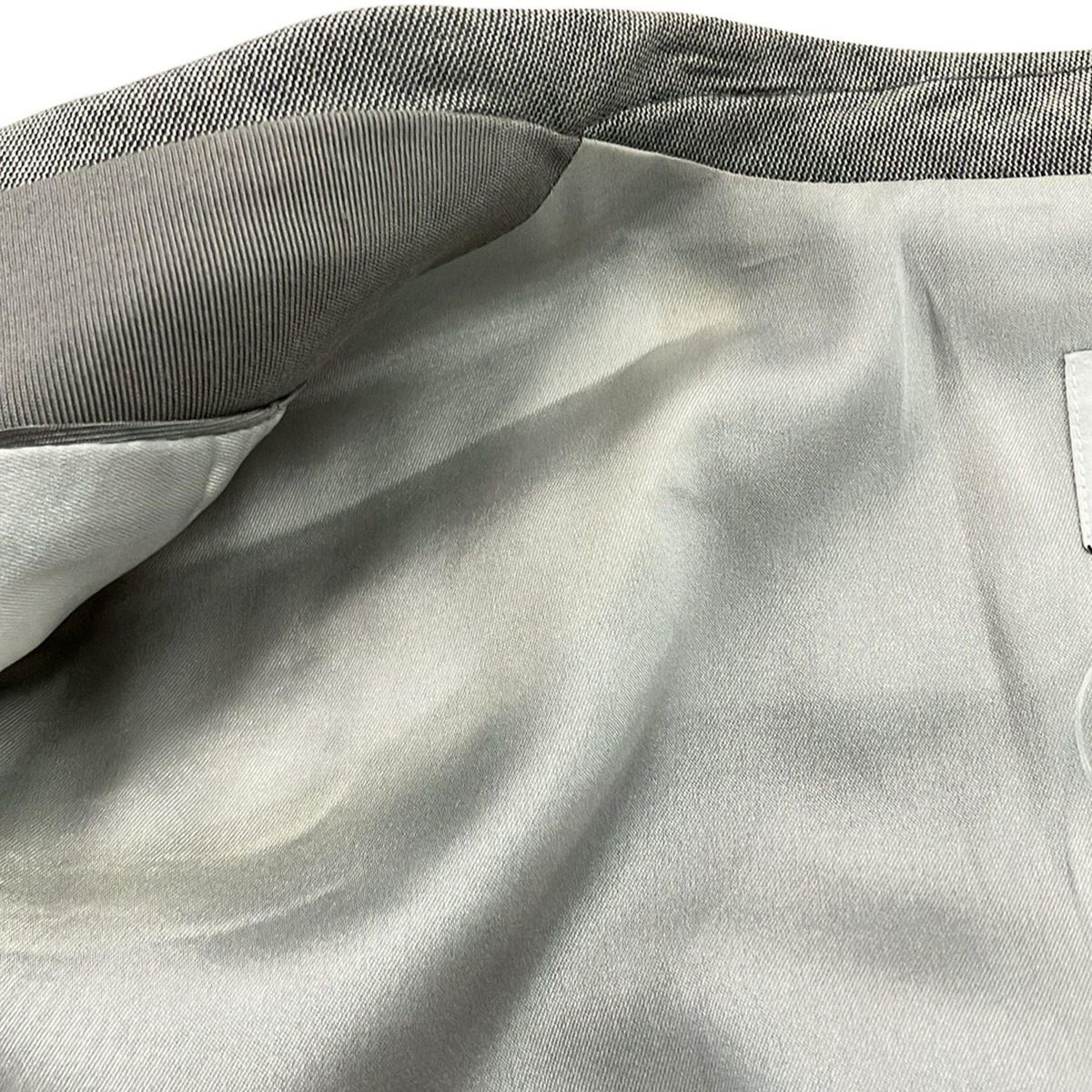 スカートスーツ