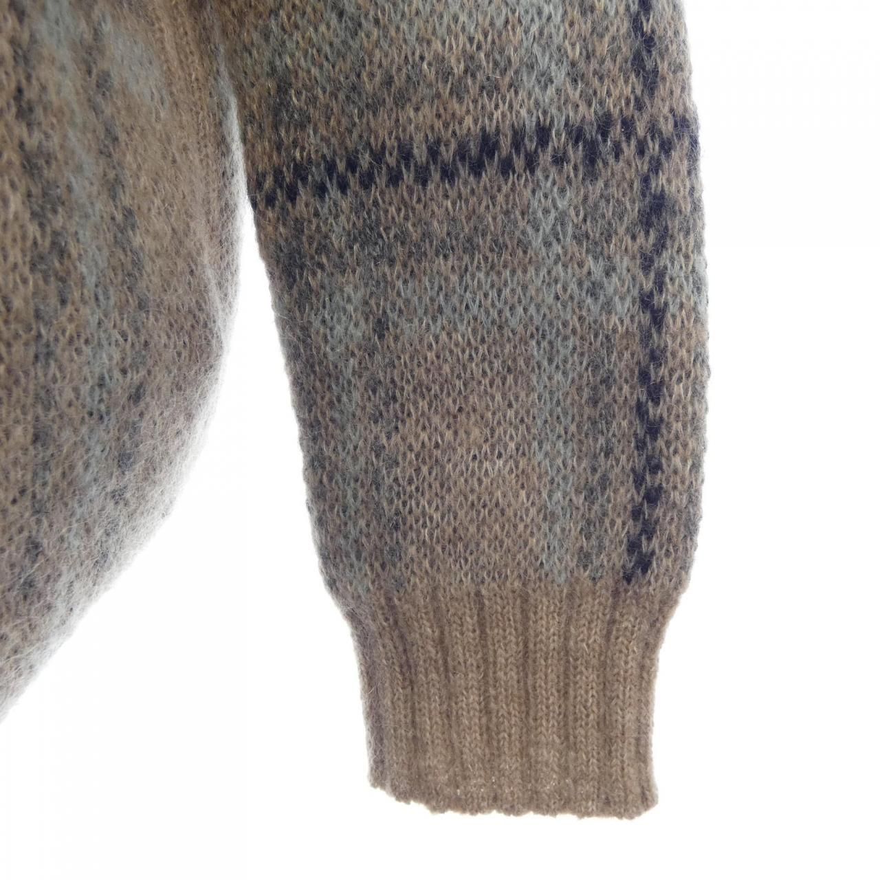 サヤカディヴィス