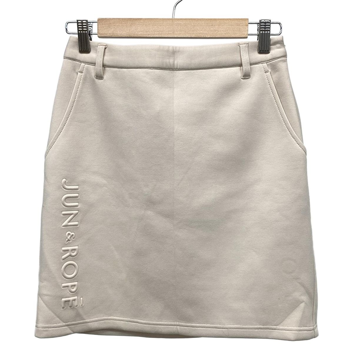 Jun and Rope ジュンアンドロペ スカート サイズM レディース - ライトベージュ ひざ丈 ロゴ ゴルフウェア