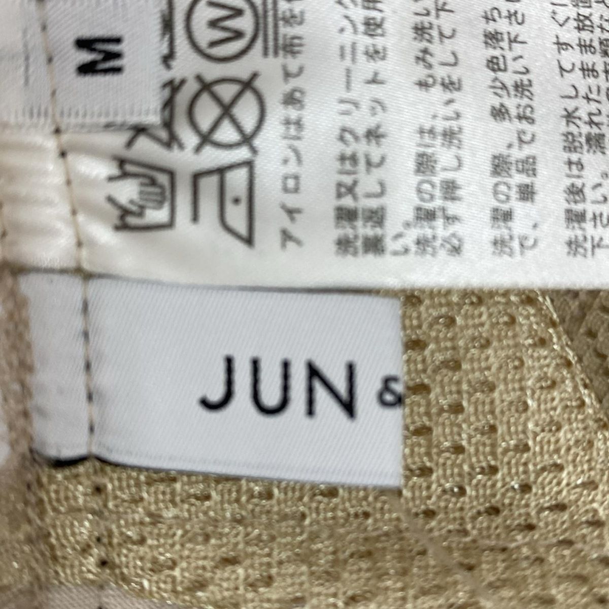 - ライトベージュ