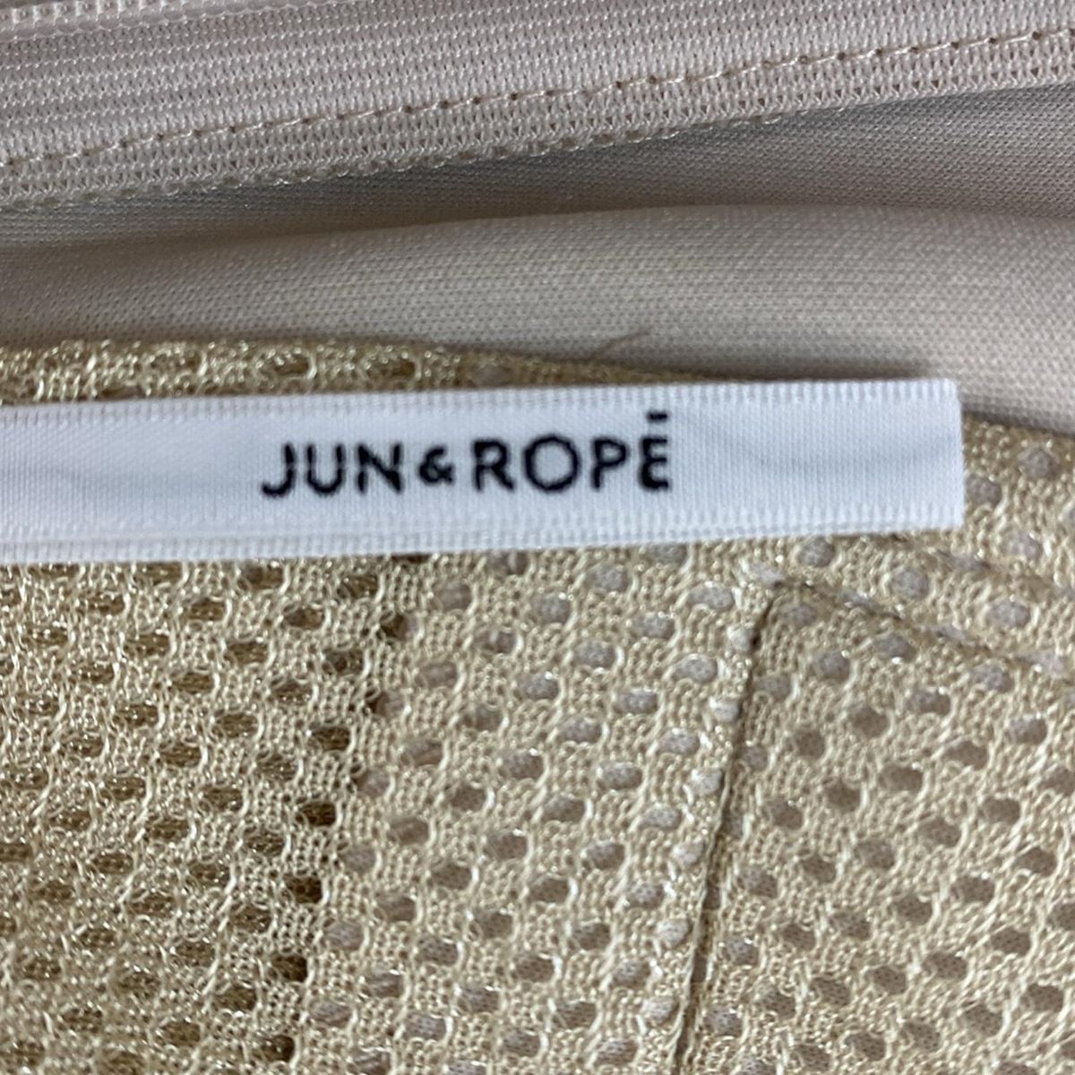 ライトベージュ