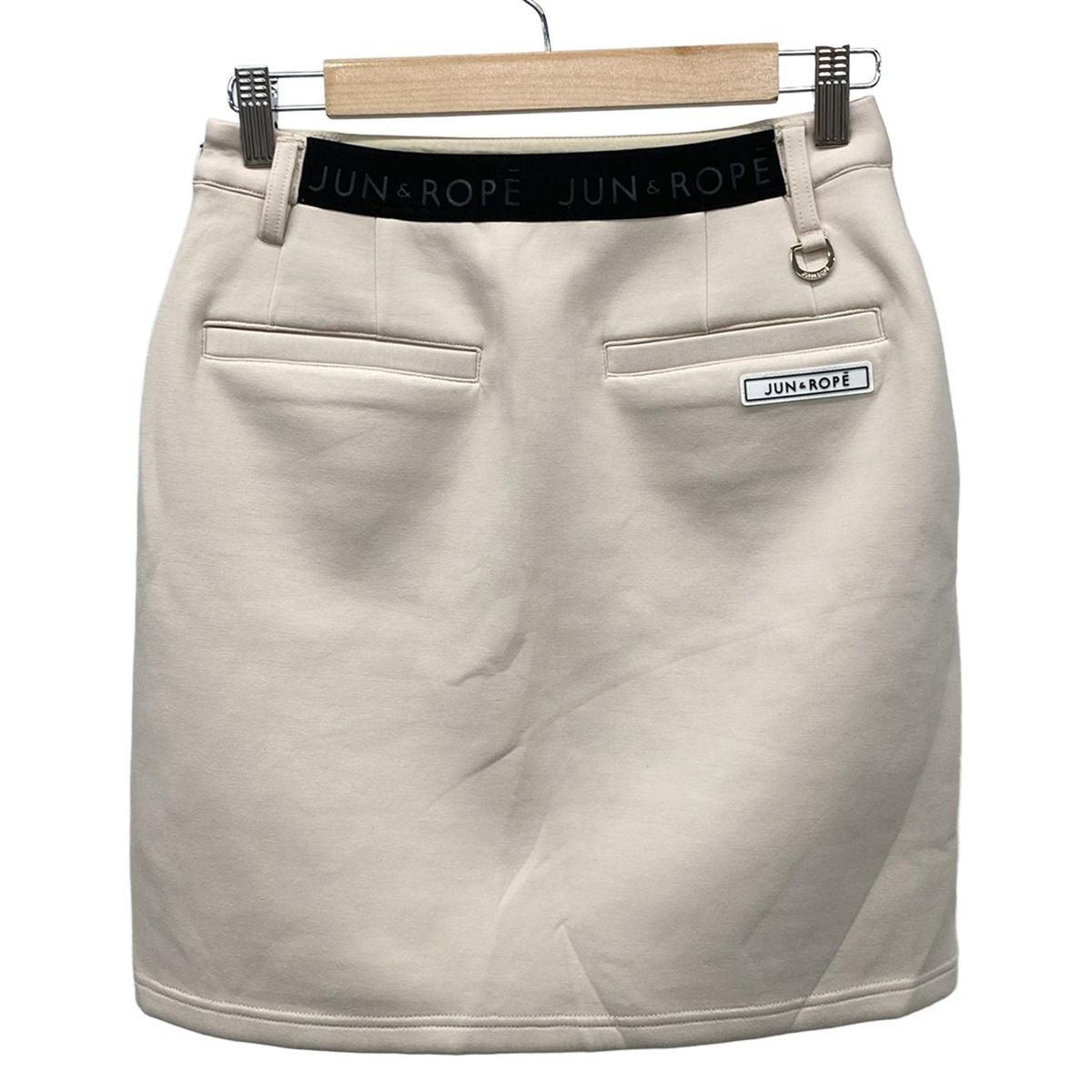 Jun and Rope ジュンアンドロペ スカート サイズM レディース - ライトベージュ ひざ丈 ロゴ ゴルフウェア