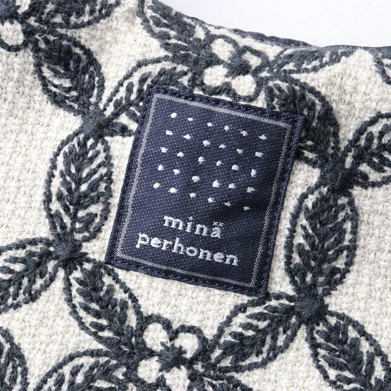 ミナペルホネン mina perhonen hanaha egg bag 刺繍 エッグバッグ 