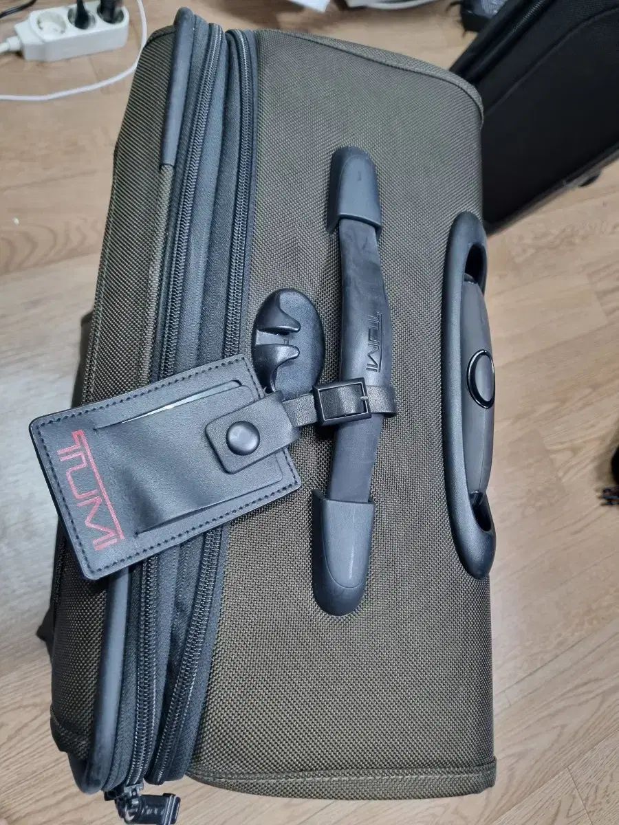 トゥミ Tumi 機内用 キャリアー 21インチ ダークブラウン 羽織り キャリーケース 