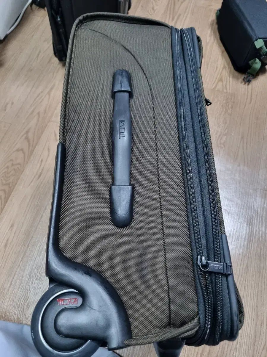 トゥミ Tumi 機内用 キャリアー 21インチ ダークブラウン