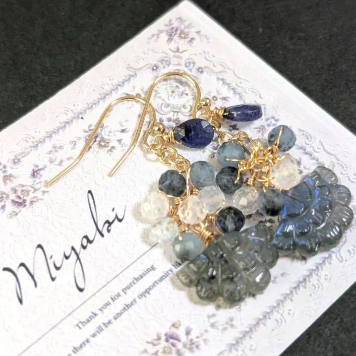 専用❣️グリーンオニキス×マザオパ×水晶のカービング＆オパールのピアス　14kgf 専用️グリーンオニキス×マザオパ×水晶のカービング＆オパールのピアス