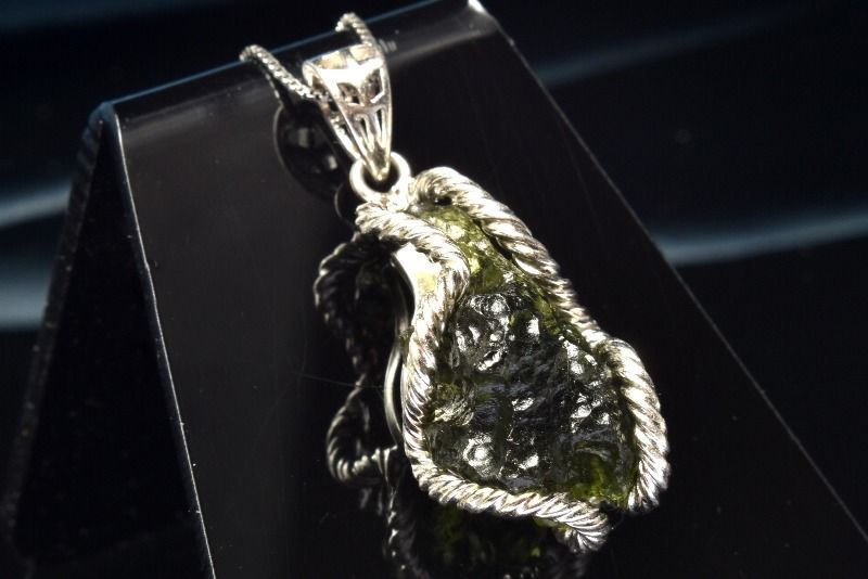 １点物 AA シルバー925 モルダバイト 21x11mm 原石 ペンダントトップ パワーストーン 天然石 _PC6480