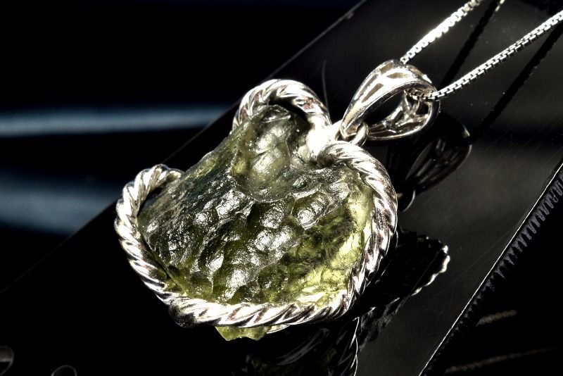 １点物 AA シルバー925 モルダバイト 17x18mm 原石 ペンダントトップ パワーストーン 天然石 _PC6482
