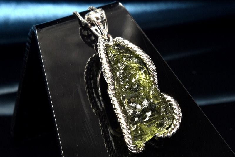 １点物 AA シルバー925 モルダバイト 25x12mm 原石 ペンダントトップ パワーストーン 天然石 _PC6486