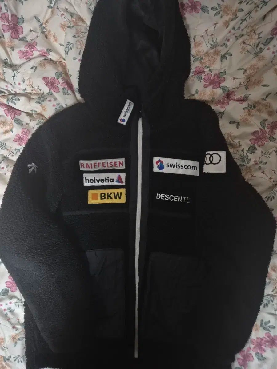 デサント アウディ フリース 韓国ブランド プレゼント