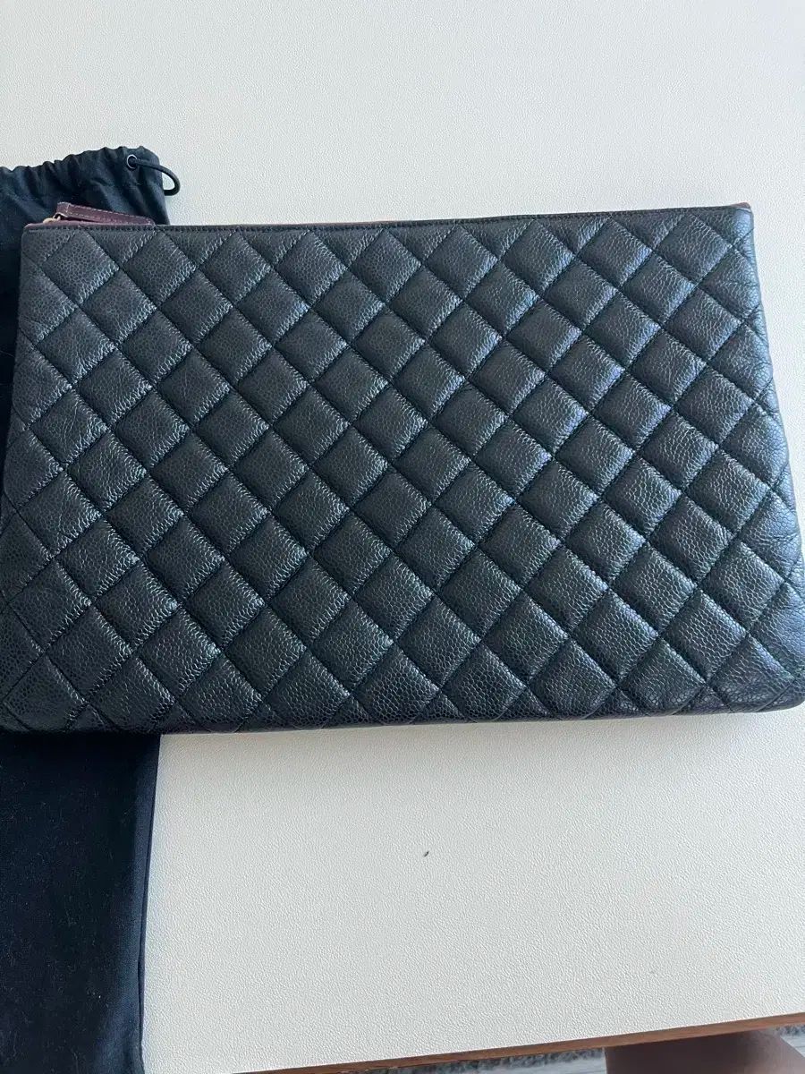 シャネル Classic キャビア クラッチバッグ