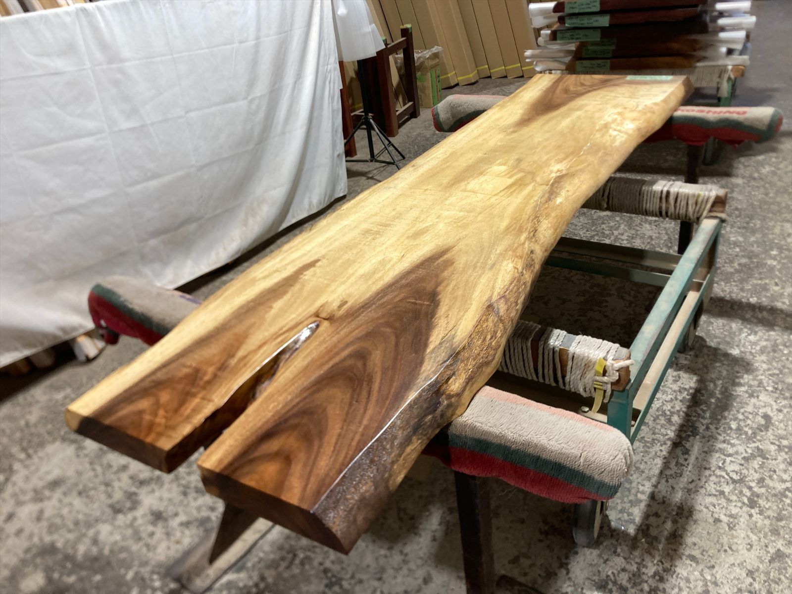 モンキーポッド9292 一枚板無垢 乾燥材 2130x550-400-510x54mm カウンター センターテーブル 内装 棚 店舗 住宅 インテリア マンション