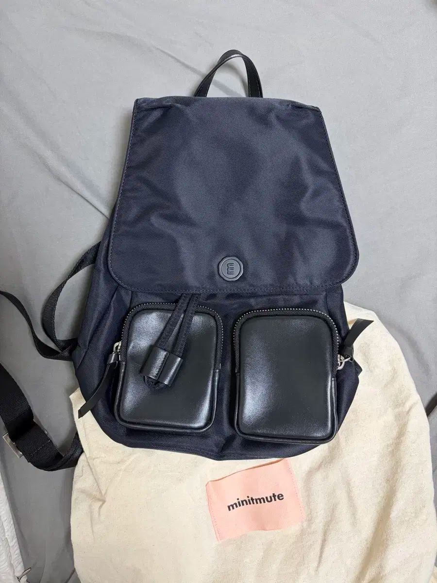 MINITMUTE クローバックパック ブラック