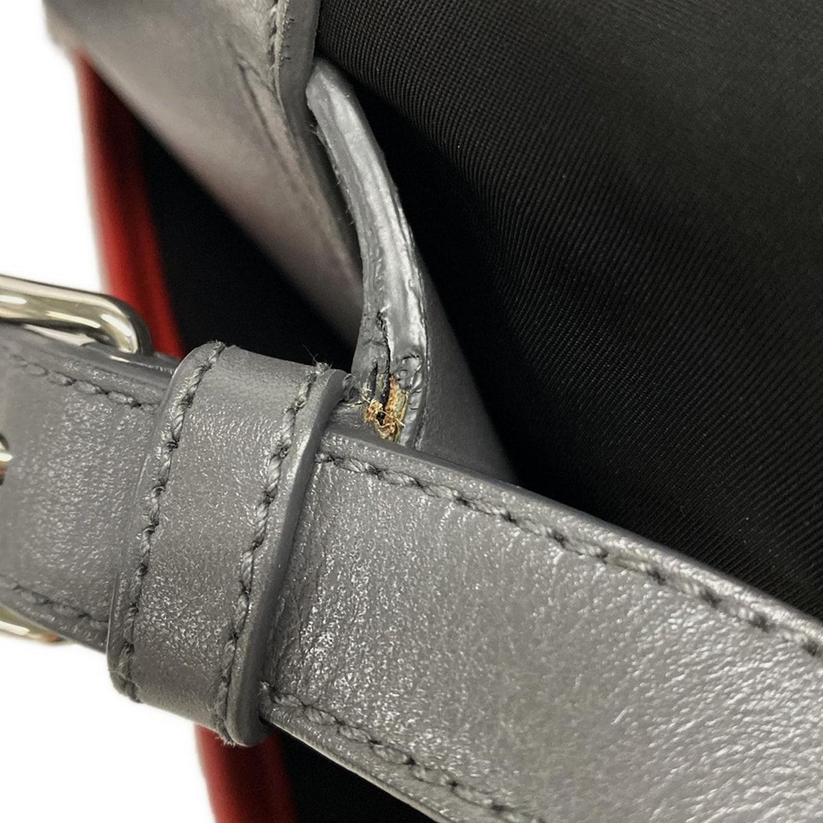 黒×グレー×レッド