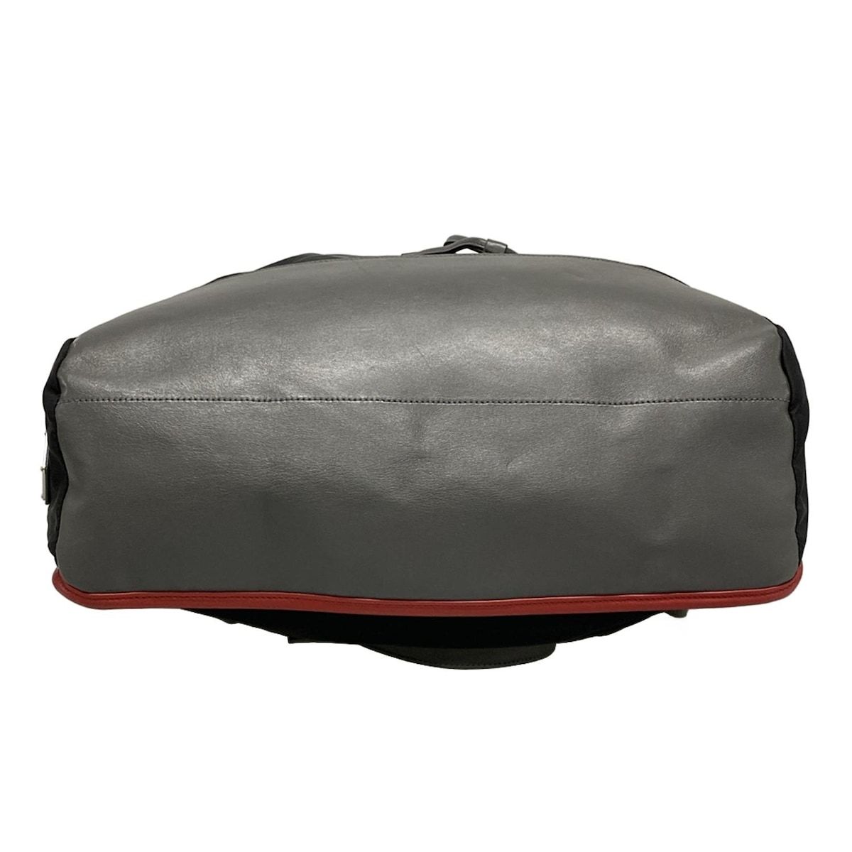 - 黒×グレー×レッド