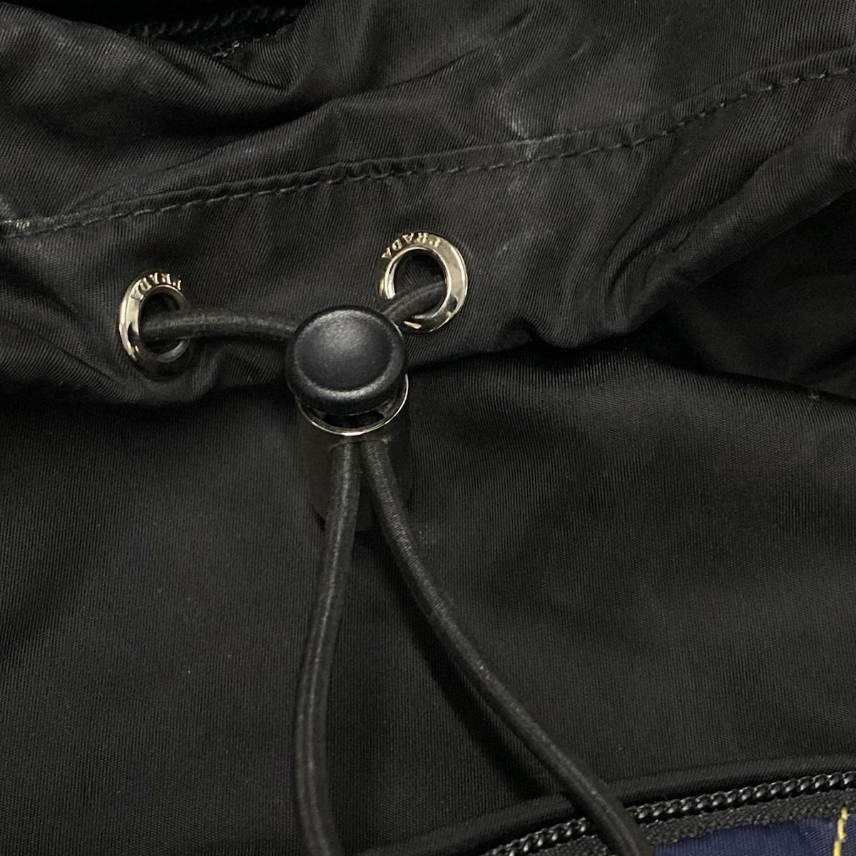 - 黒×ダークネイビー×マルチ