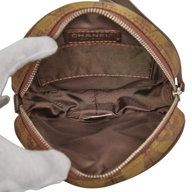 シャネル ニュートラベルライン ラウンド ブラウン カーキ キャンバス レザー レディース CHANEL 234-39555 DECORATOM_COM_BR