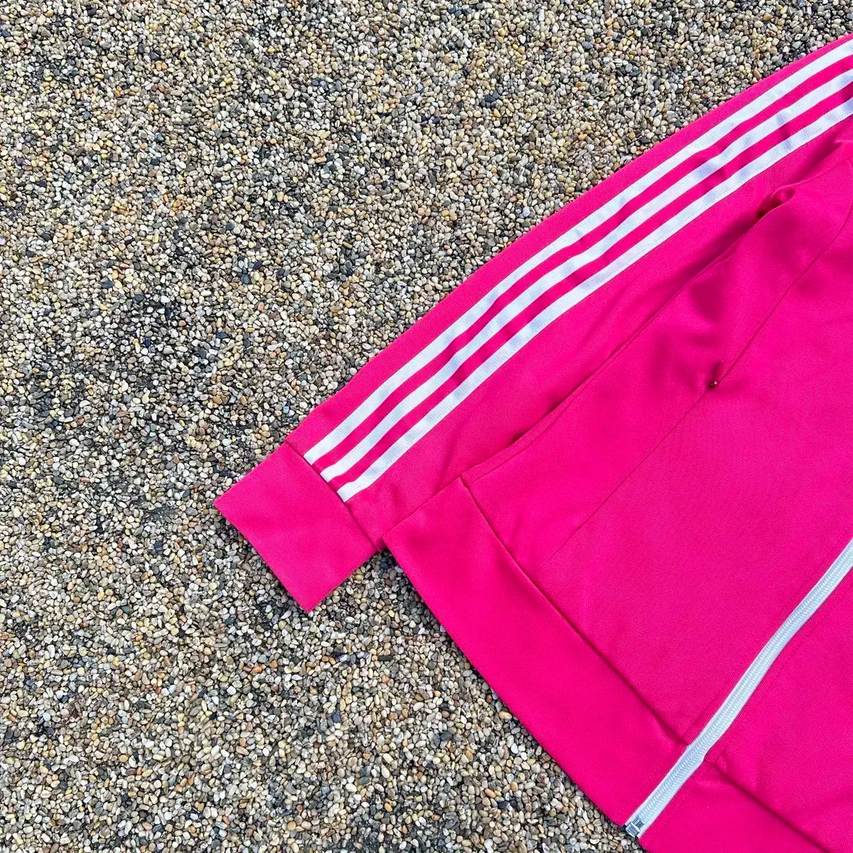 アディダス ピンク