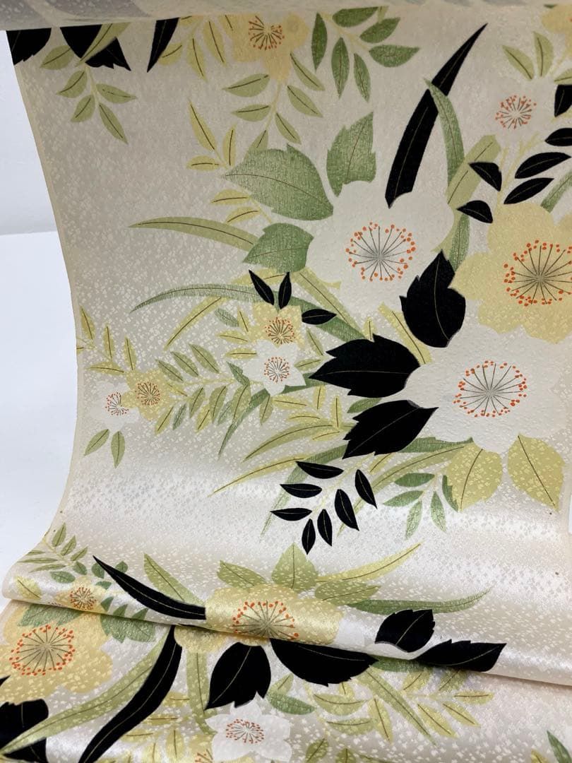 小紋 紋意匠 浮き華紋様 金彩 正絹 反物 小紋 紋意匠 浮き華紋様 金彩 正絹 反物