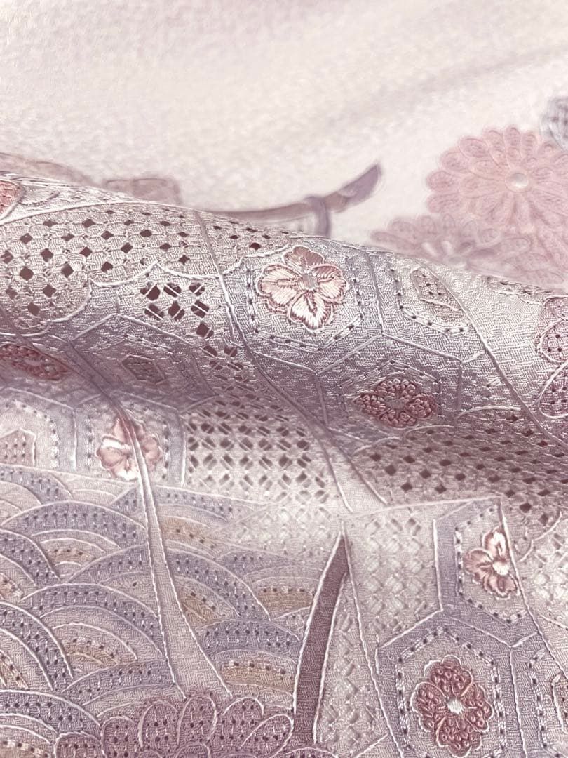 付け下げ 蘇州刺繍 相良刺繍 紋意匠 正絹 反物 付け下げ 蘇州刺繍 汕頭刺繍 相良刺繍 紋意匠 正絹 反物 - メルカリ