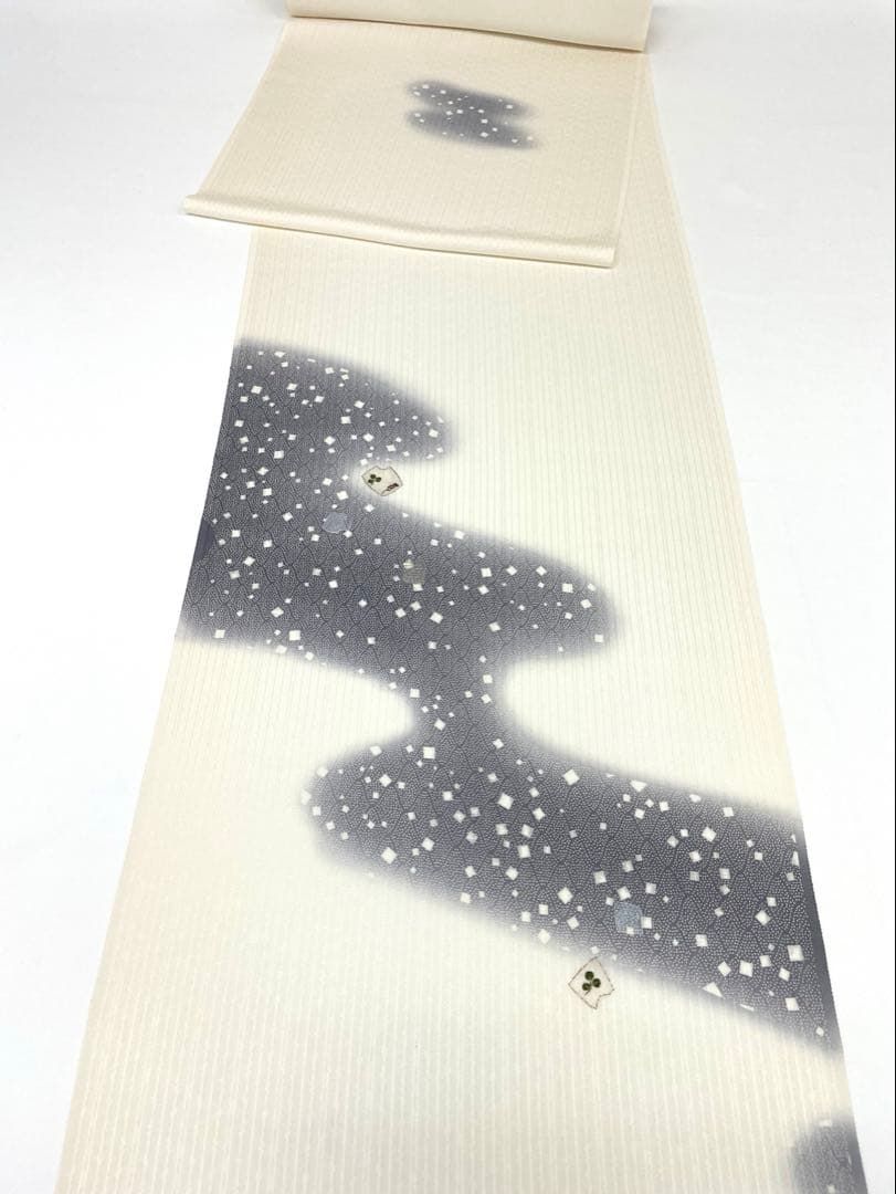付け下げ 紋意匠 刺繍 正絹 反物 T8940 - メルカリ