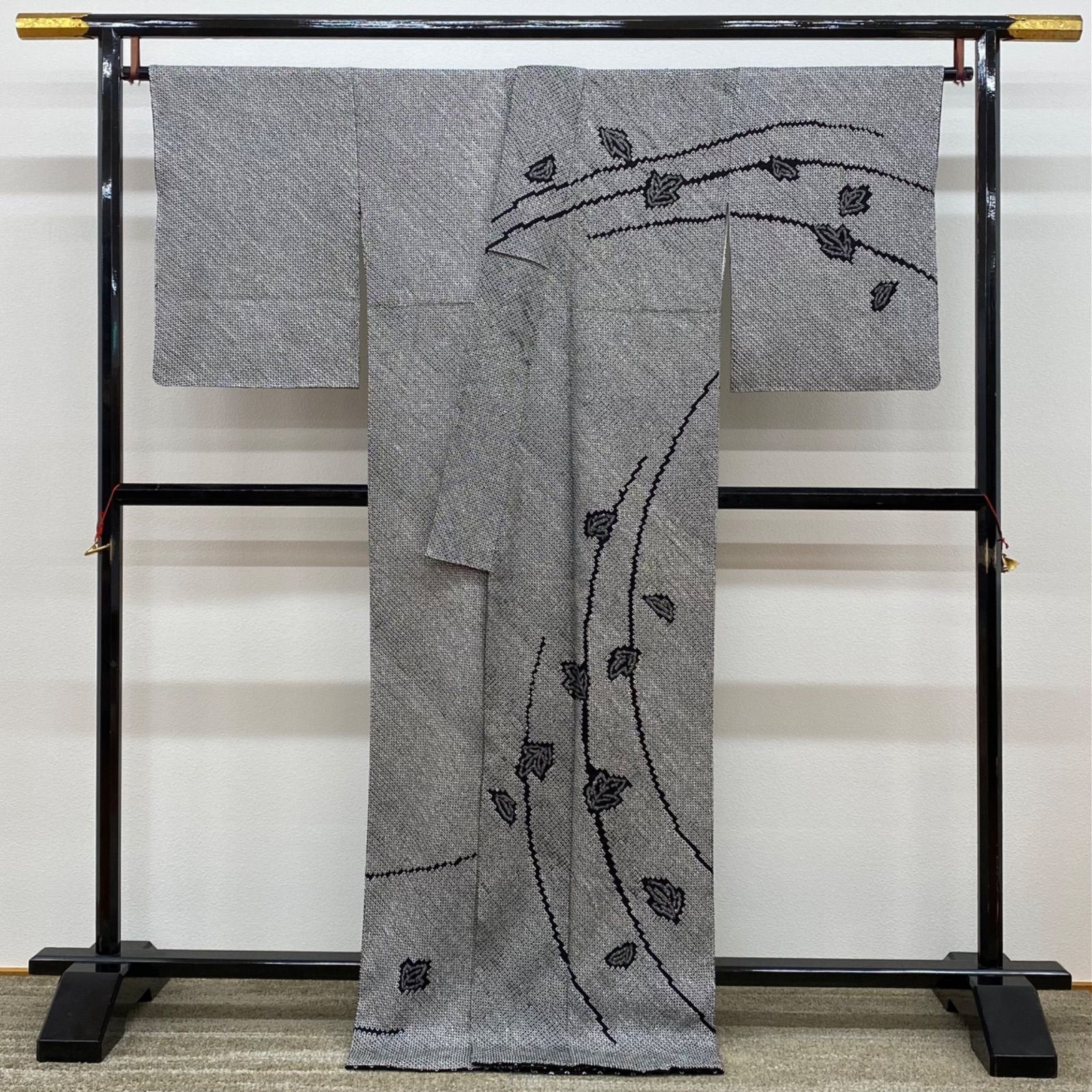 総絞り 訪問着 正絹 躾糸付き A037 - メルカリ