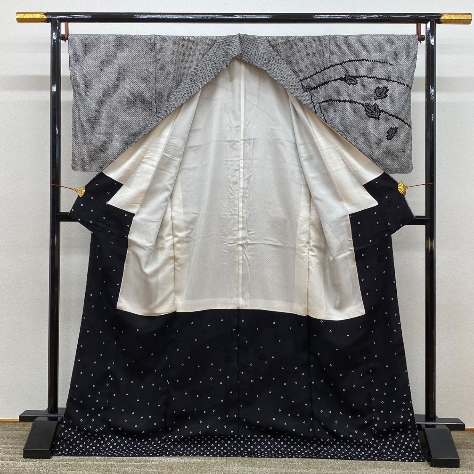 総絞り 訪問着 正絹 躾糸付き A037 - メルカリ