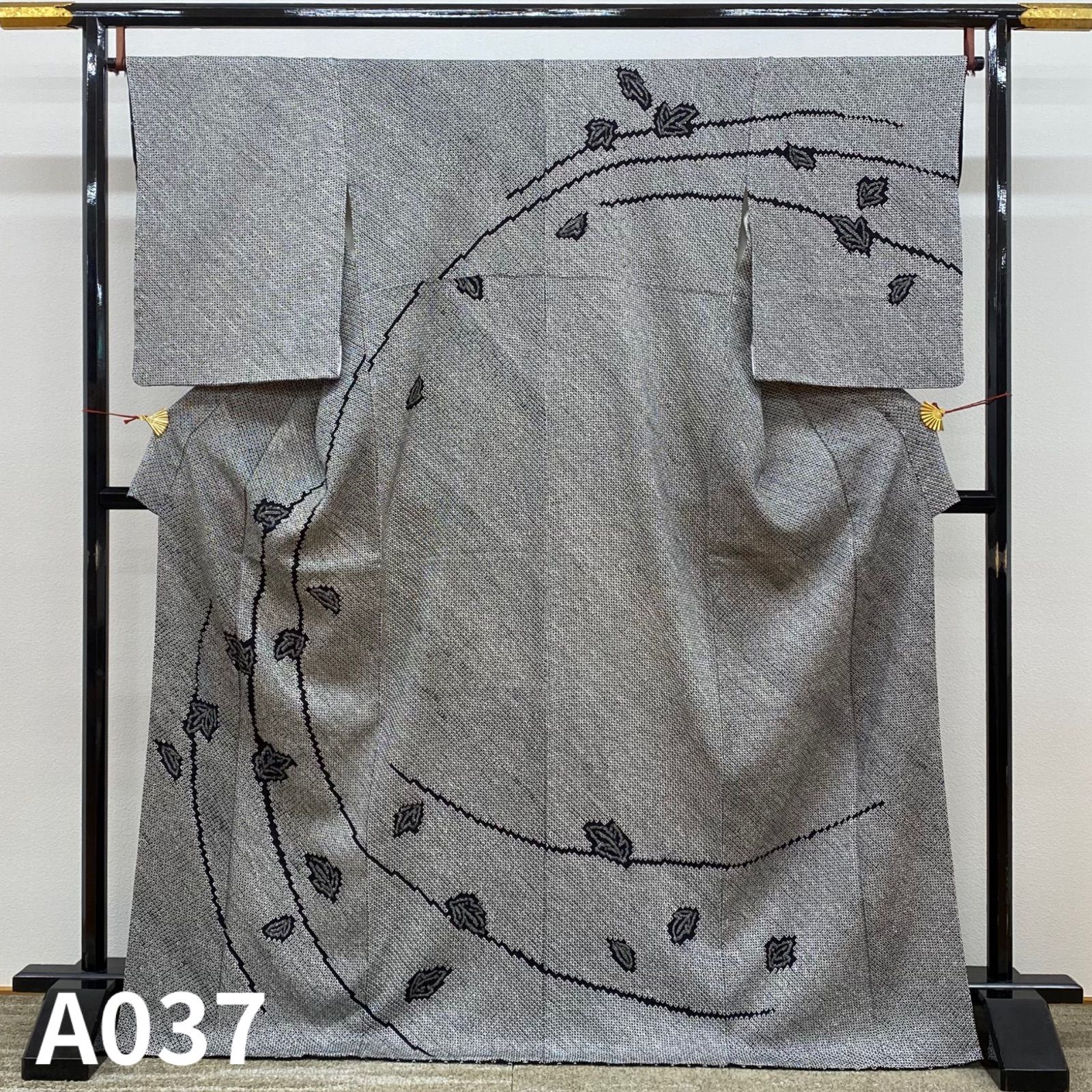 総絞り 訪問着 正絹 躾糸付き A037 - メルカリ