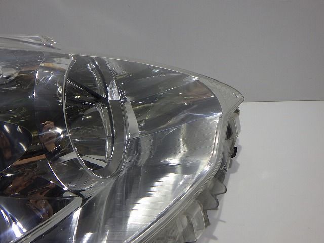 アクア 右ヘッドライト ハロゲン NHP10 前期 52-244 K 81110-52E60 コーティング 比較的 251023044