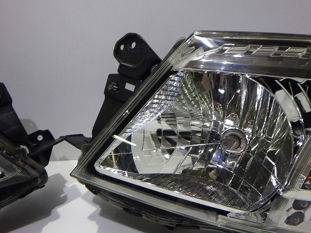 キャラバン NV350 ヘッドライト左右 ハロゲン E26 前期 H021 26060|26010-3XA0C コーティング 251023057