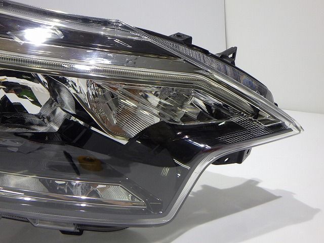 ノート 右ヘッドライト LED E12 NE12 後期 1934 D 26010-5WK5B コーティング 比較的 251023051