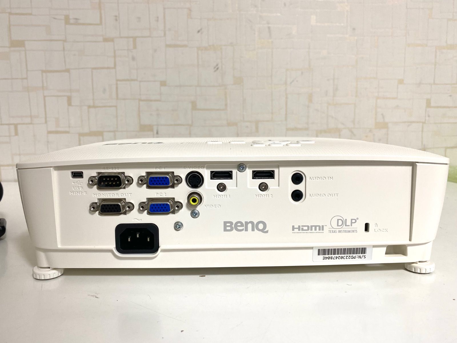 BenQ MH534 プロジェクター 本体＋リモコン BenQ プロジェクター MH534 リモコン付き 作動品 - メルカリ