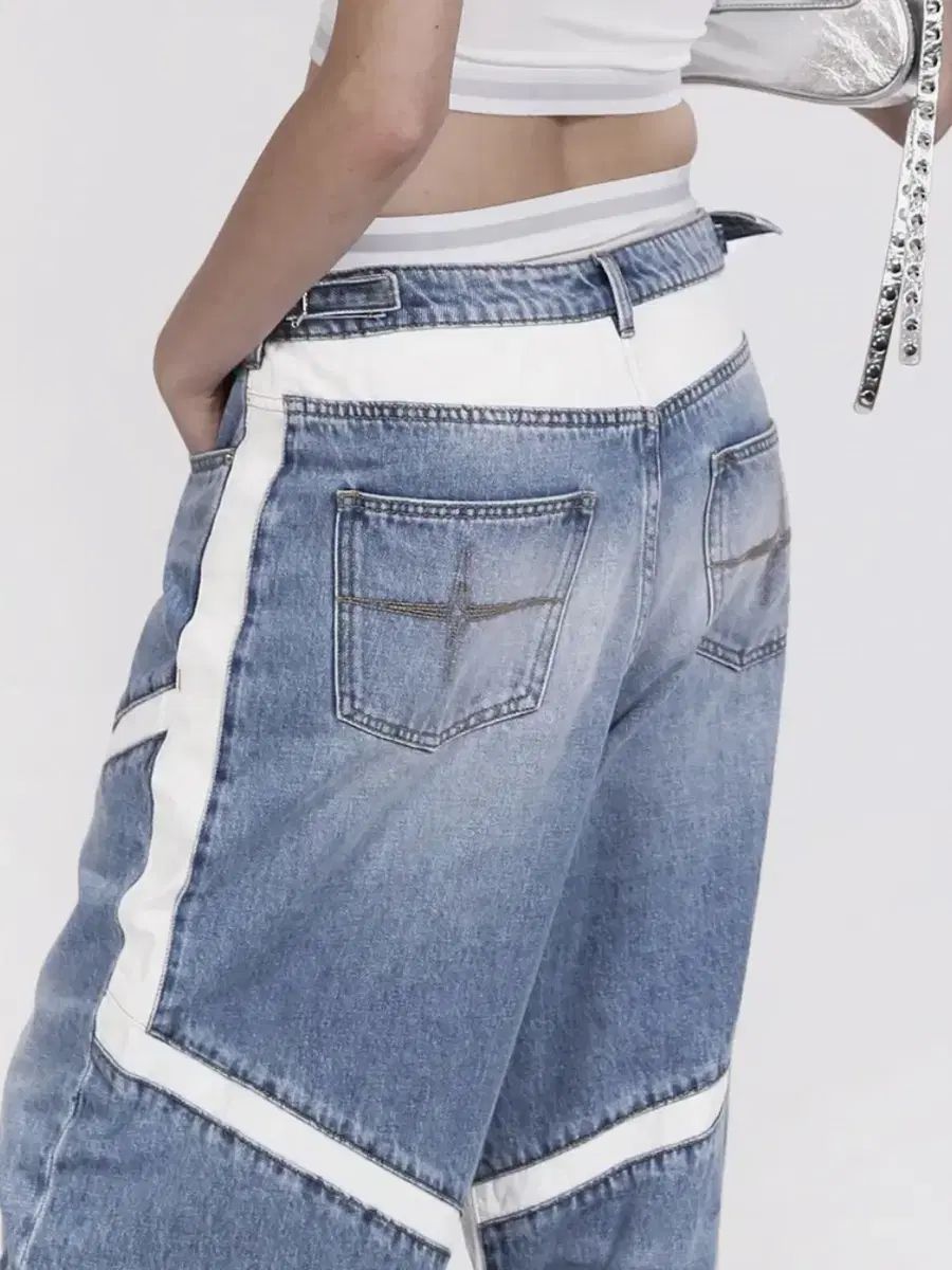 XS BADBLOOD バッドブラッド LINE パネル デニム パンツ large₍ラージ フィット - ブルー|白