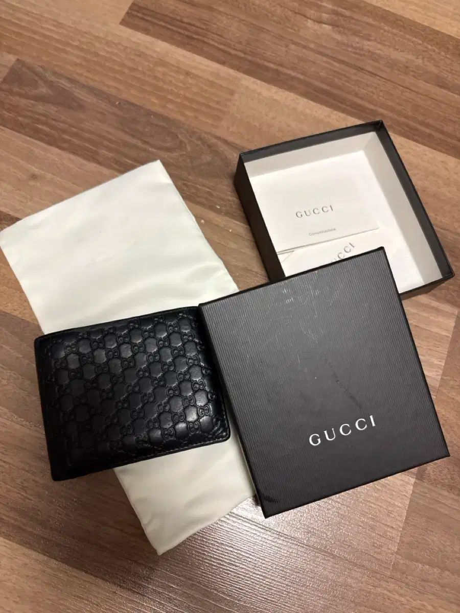 グッチ マイクロ GG シマ 二つ折り財布 ブラック